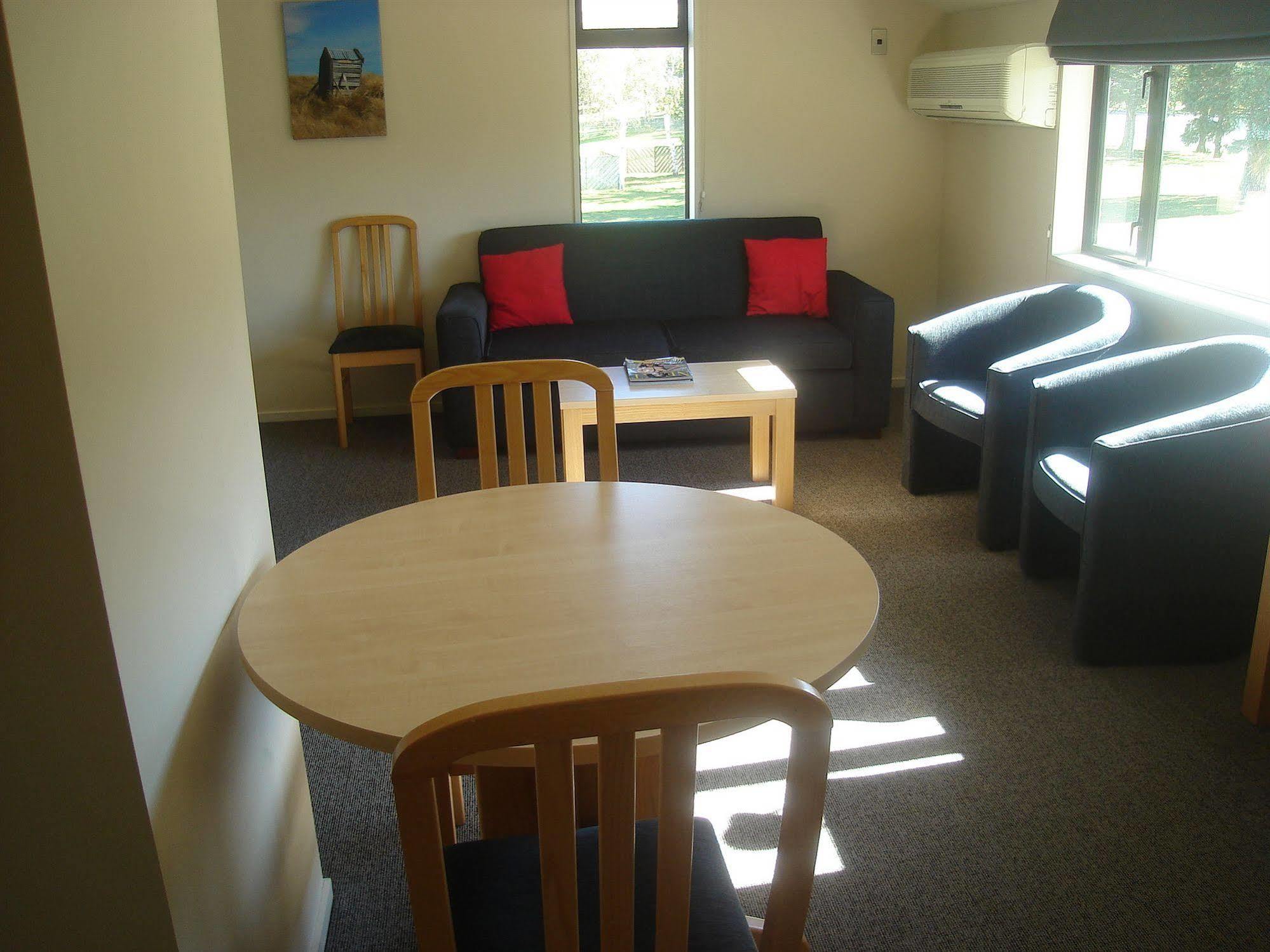 Asure Central Gold Motel Кромуел Екстериор снимка